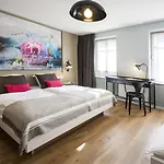 Roses Hotel