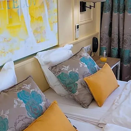 Roses Hotel 3*