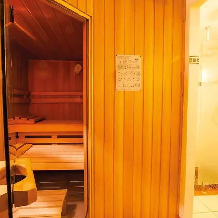 Roses Hotel 3*