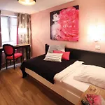 Roses Hotel 3*